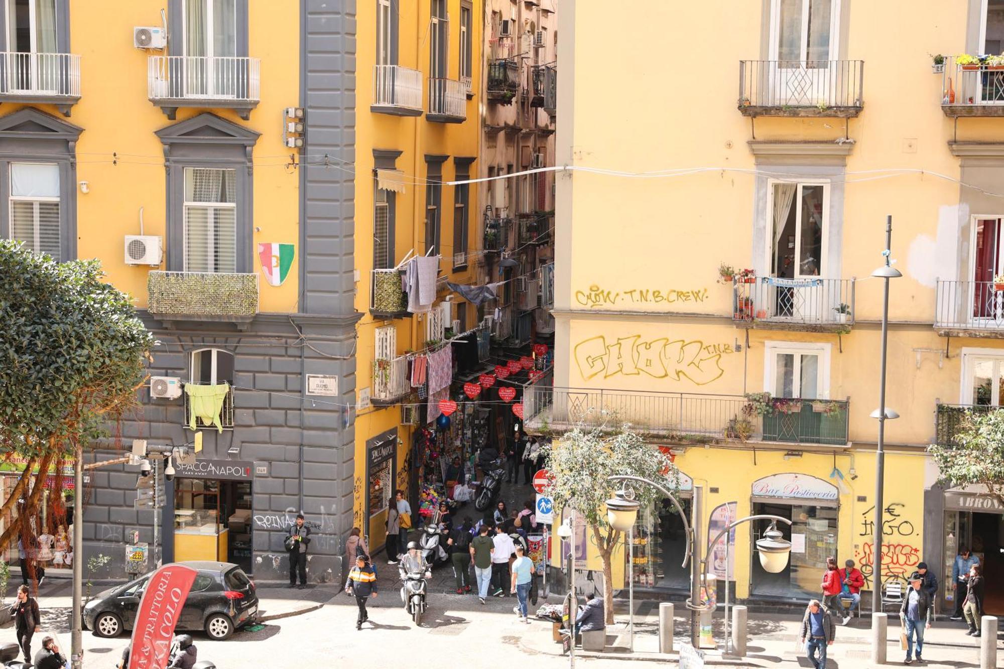 Mia * Naples